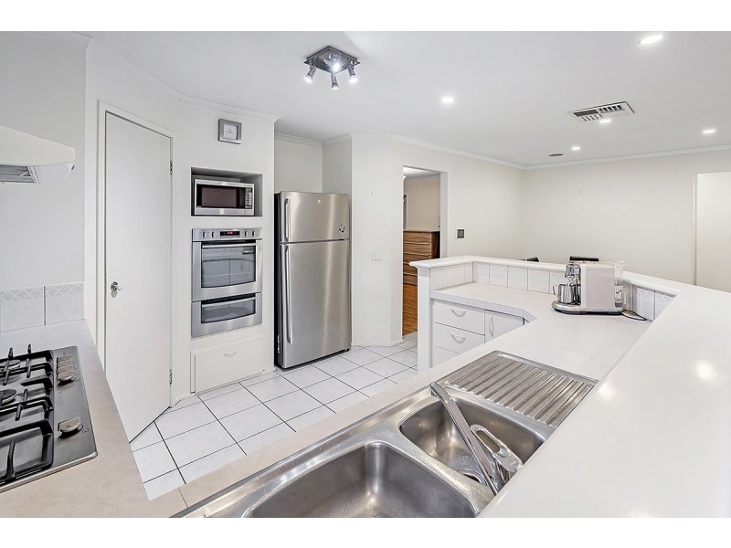 5 Gellion Place, Roxburgh Park VIC 3064