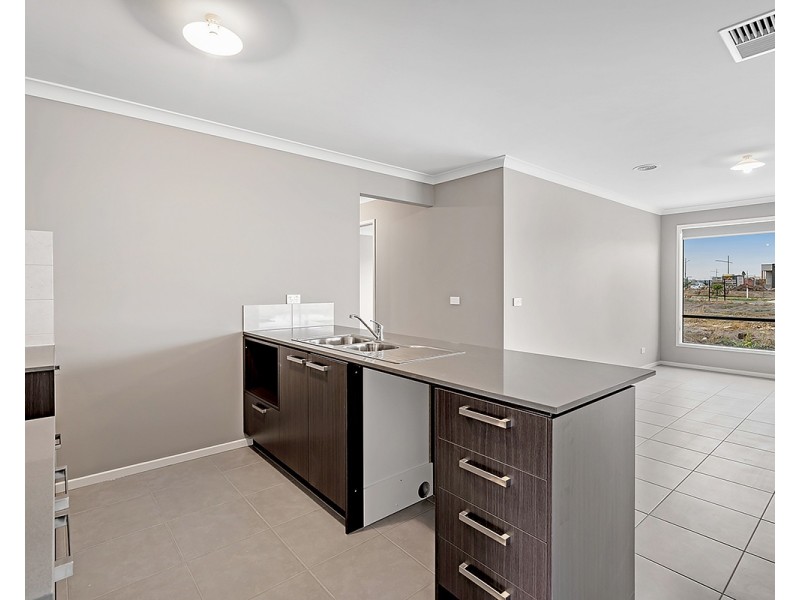 12 Thornbury Street, Donnybrook VIC 3064