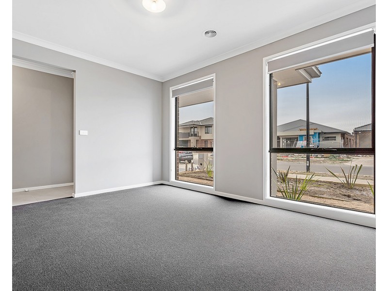 12 Thornbury Street, Donnybrook VIC 3064