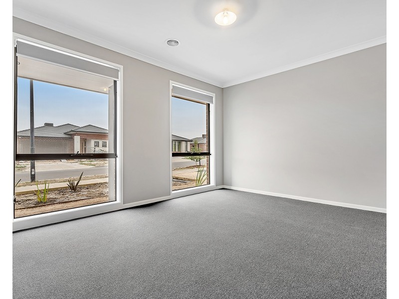 12 Thornbury Street, Donnybrook VIC 3064