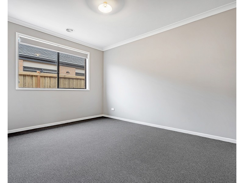 12 Thornbury Street, Donnybrook VIC 3064