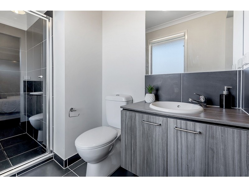 5 Versant Drive, Craigieburn VIC 3064