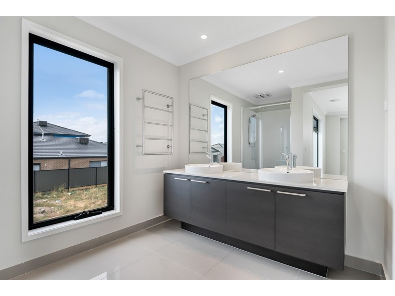 572 Grand Boulevard, Craigieburn VIC 3064