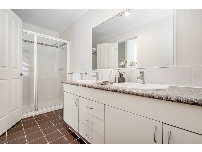 3 St Ives Place, Craigieburn VIC 3064