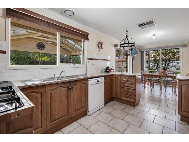 74 Mitford Crescent, Craigieburn VIC 3064