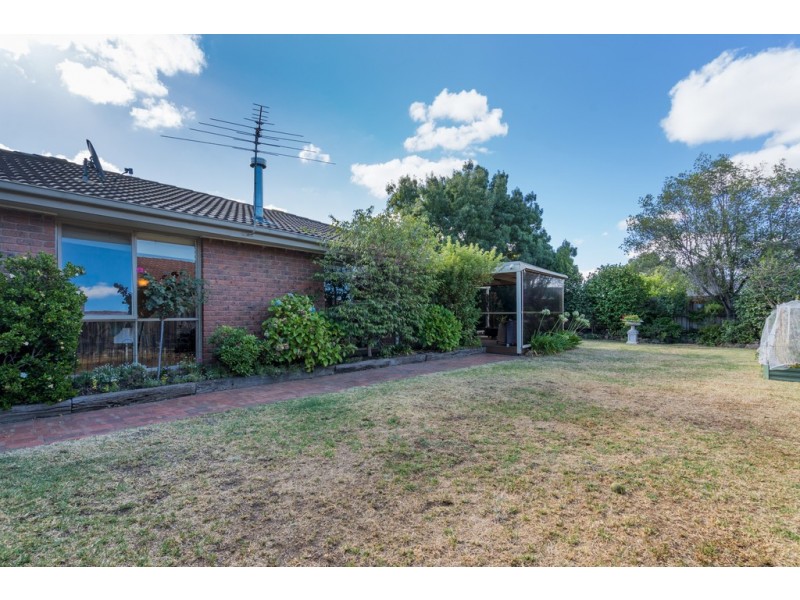 74 Mitford Crescent, Craigieburn VIC 3064