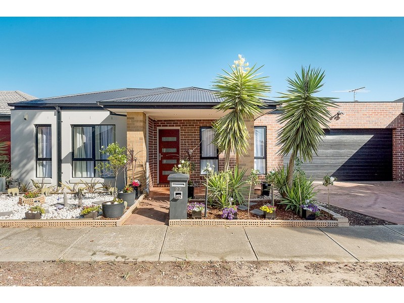 27 Dempster Drive, Craigieburn VIC 3064