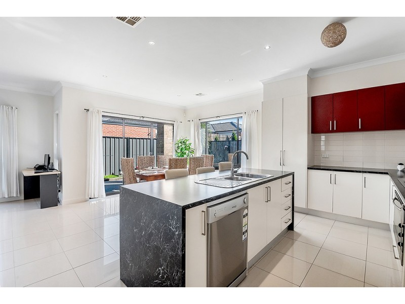 27 Dempster Drive, Craigieburn VIC 3064
