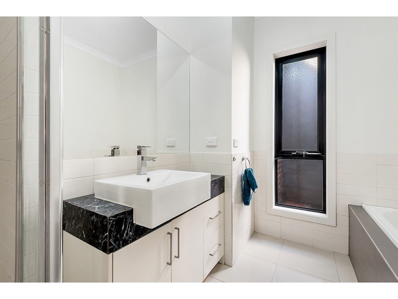 27 Dempster Drive, Craigieburn VIC 3064