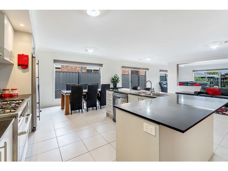 20 Birdswood Crecent, Craigieburn VIC 3064