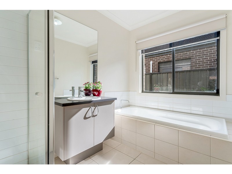 20 Birdswood Crecent, Craigieburn VIC 3064