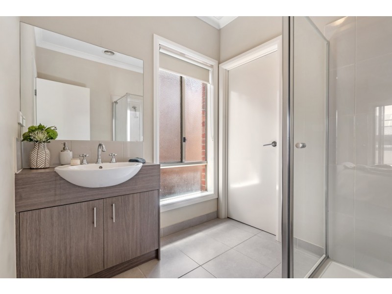 14 Hollows Court, Craigieburn VIC 3064