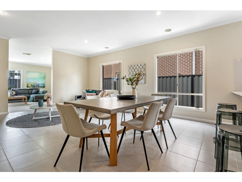 14 Hollows Court, Craigieburn VIC 3064