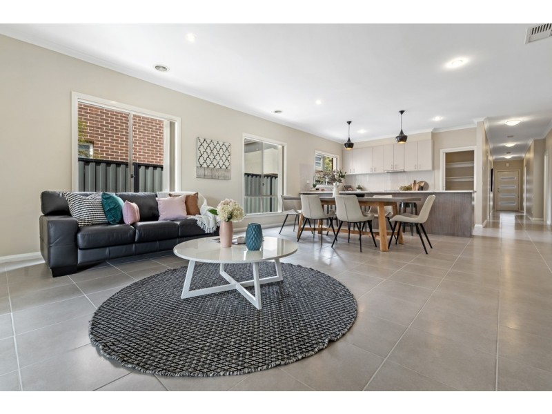 14 Hollows Court, Craigieburn VIC 3064
