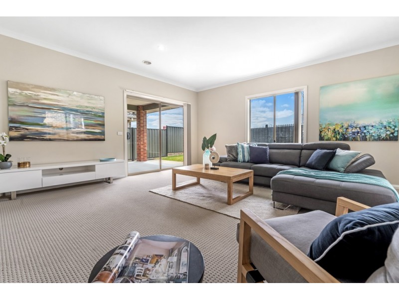 14 Hollows Court, Craigieburn VIC 3064