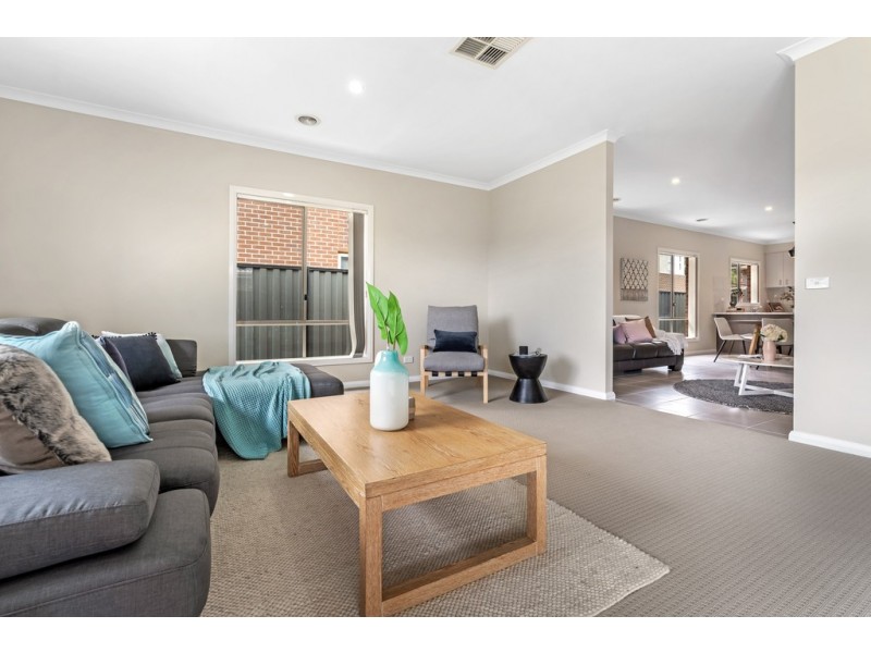 14 Hollows Court, Craigieburn VIC 3064