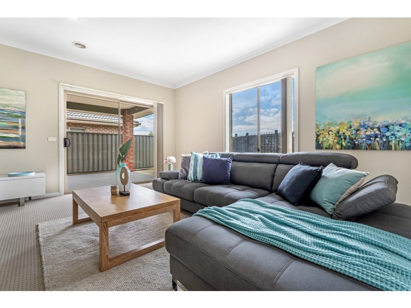 14 Hollows Court, Craigieburn VIC 3064