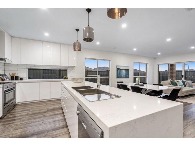 47 Kangaroo Road, Craigieburn VIC 3064