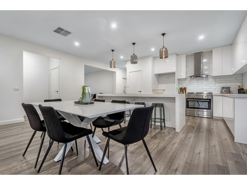 47 Kangaroo Road, Craigieburn VIC 3064