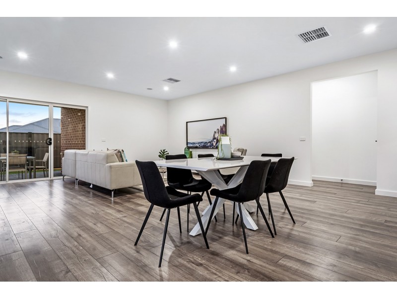 47 Kangaroo Road, Craigieburn VIC 3064
