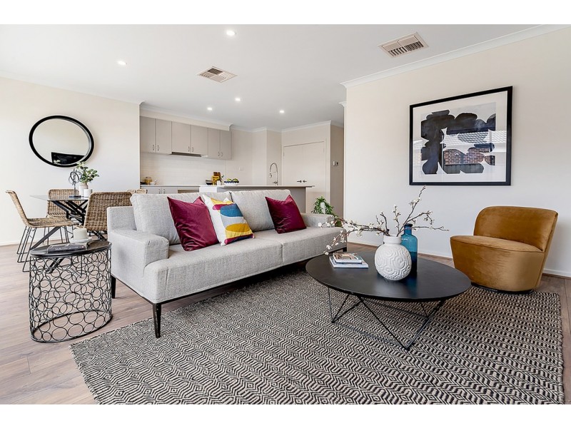 15 Featherwood Crescent, Craigieburn VIC 3064