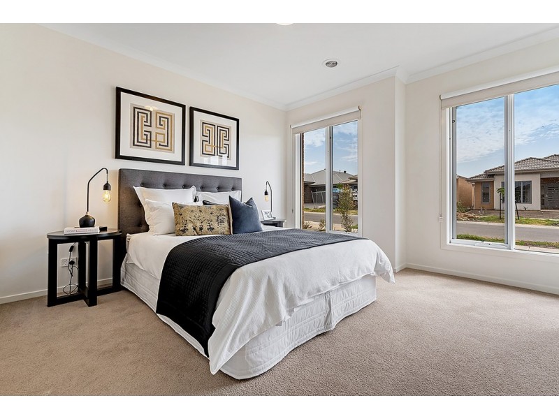 15 Featherwood Crescent, Craigieburn VIC 3064