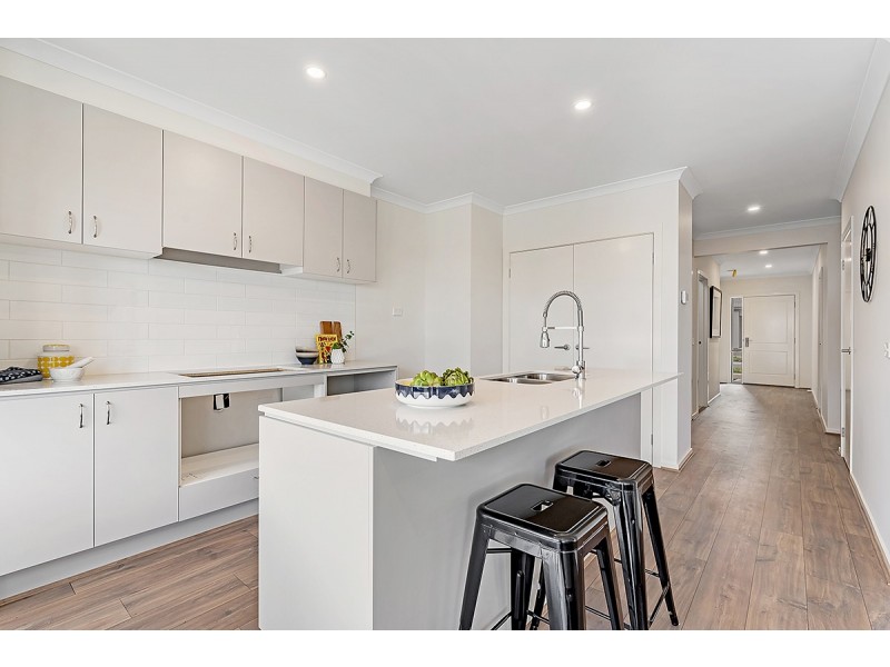 15 Featherwood Crescent, Craigieburn VIC 3064