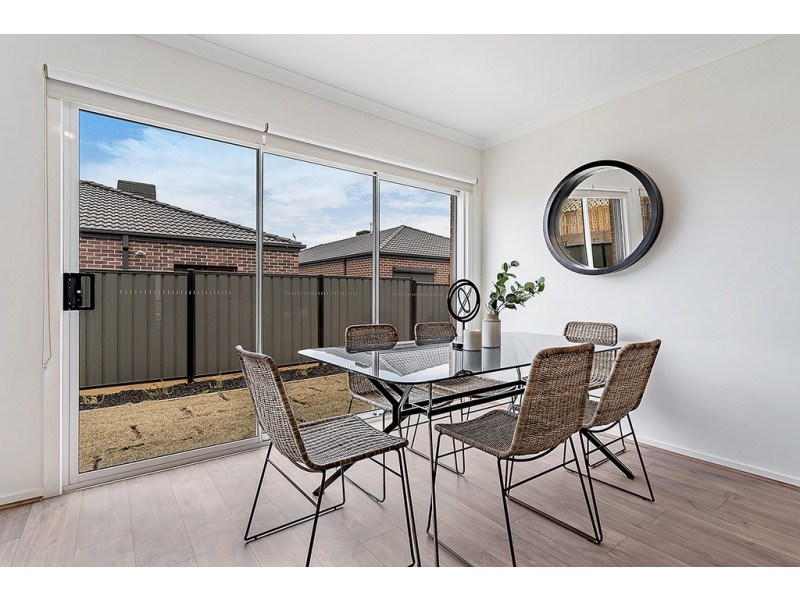 15 Featherwood Crescent, Craigieburn VIC 3064