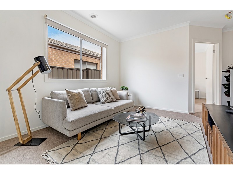 15 Featherwood Crescent, Craigieburn VIC 3064