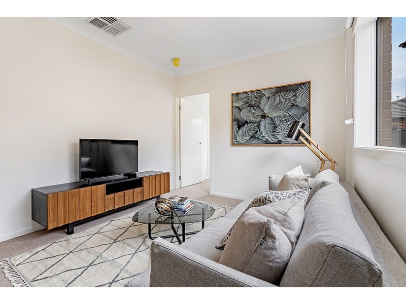 15 Featherwood Crescent, Craigieburn VIC 3064