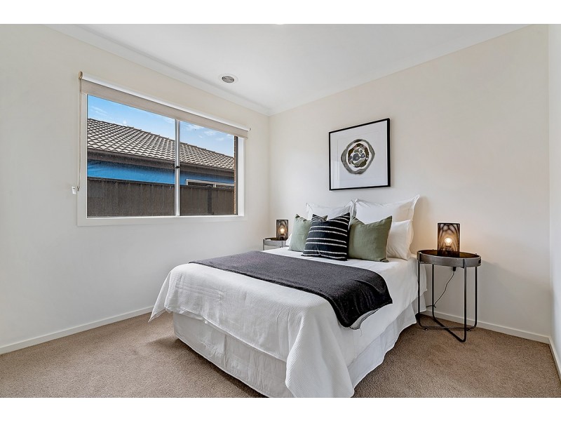 15 Featherwood Crescent, Craigieburn VIC 3064