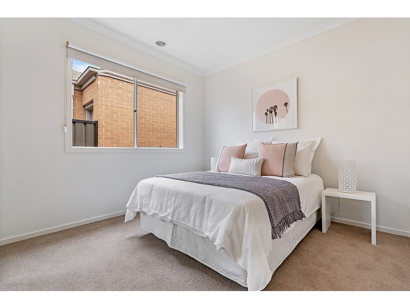 15 Featherwood Crescent, Craigieburn VIC 3064