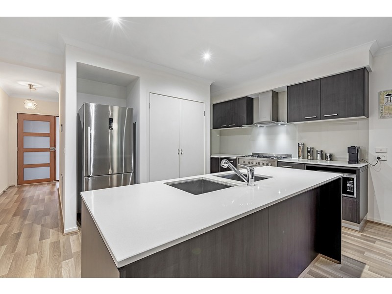3 Woodgrove Street, Craigieburn VIC 3064
