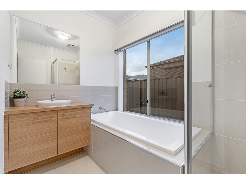 3 Woodgrove Street, Craigieburn VIC 3064
