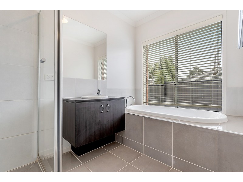 3 Eveline Street, Craigieburn VIC 3064