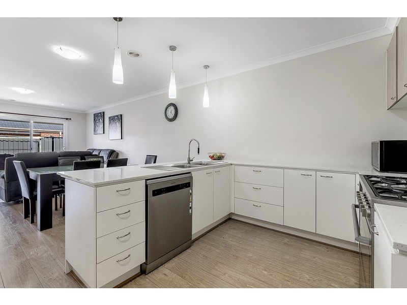 11 Pioneer Street, Craigieburn VIC 3064
