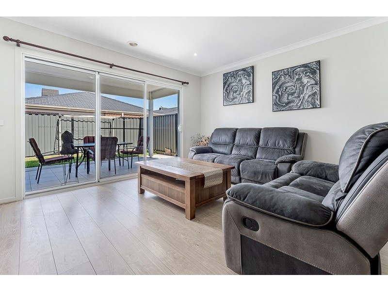 11 Pioneer Street, Craigieburn VIC 3064