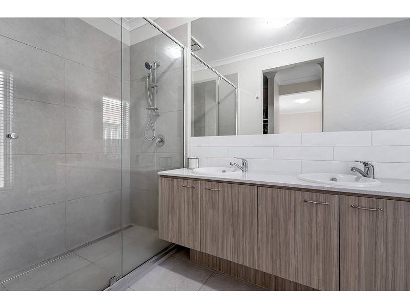 11 Pioneer Street, Craigieburn VIC 3064