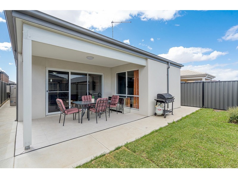 11 Pioneer Street, Craigieburn VIC 3064