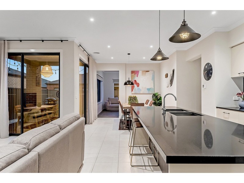 31 Banjolina Circuit, Craigieburn VIC 3064