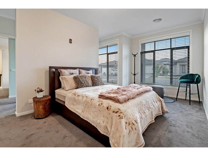 31 Banjolina Circuit, Craigieburn VIC 3064