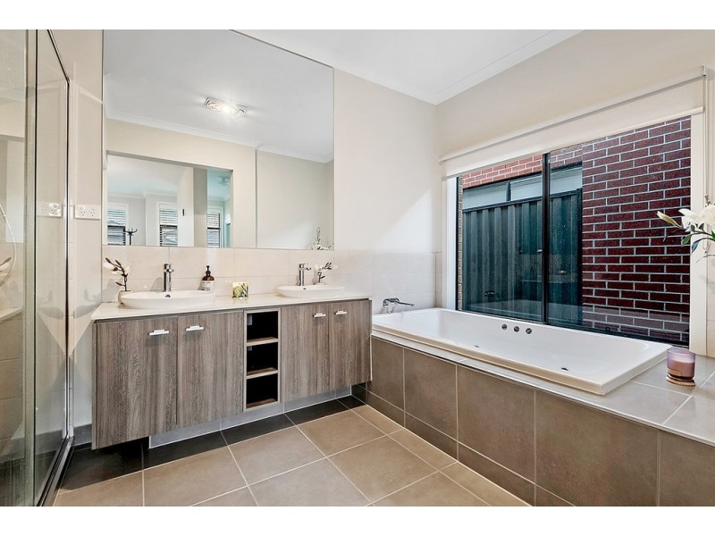 31 Banjolina Circuit, Craigieburn VIC 3064