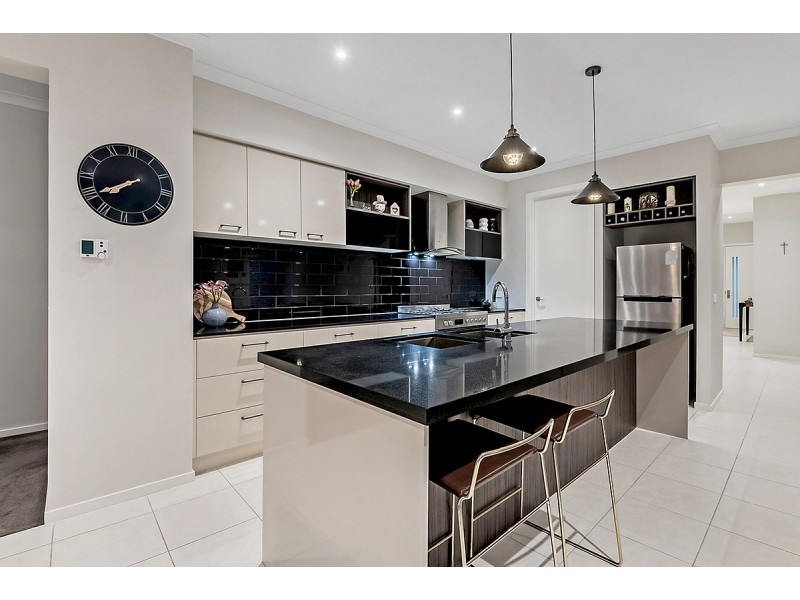 31 Banjolina Circuit, Craigieburn VIC 3064