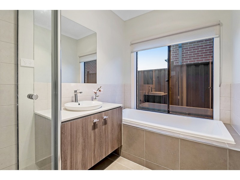 31 Banjolina Circuit, Craigieburn VIC 3064