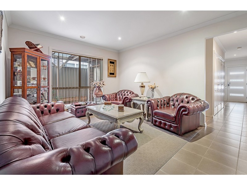 5 Flagstaff Loop, Craigieburn VIC 3064