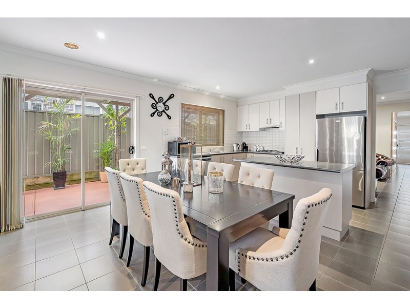 5 Flagstaff Loop, Craigieburn VIC 3064