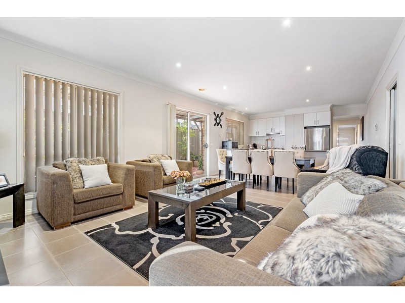 5 Flagstaff Loop, Craigieburn VIC 3064