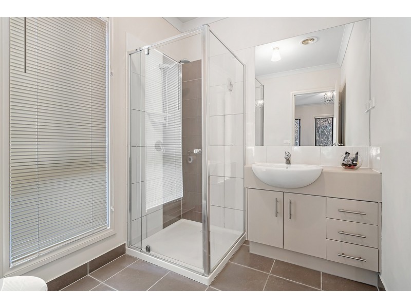 5 Flagstaff Loop, Craigieburn VIC 3064