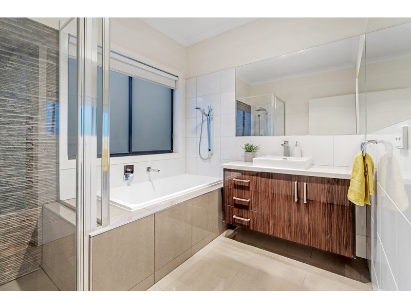 74 Bridgehaven Drive, Craigieburn VIC 3064