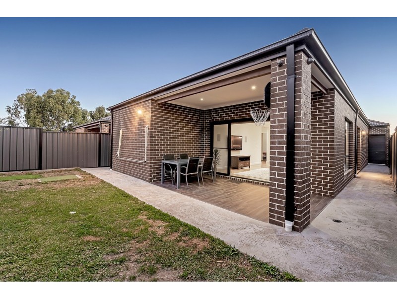 74 Bridgehaven Drive, Craigieburn VIC 3064